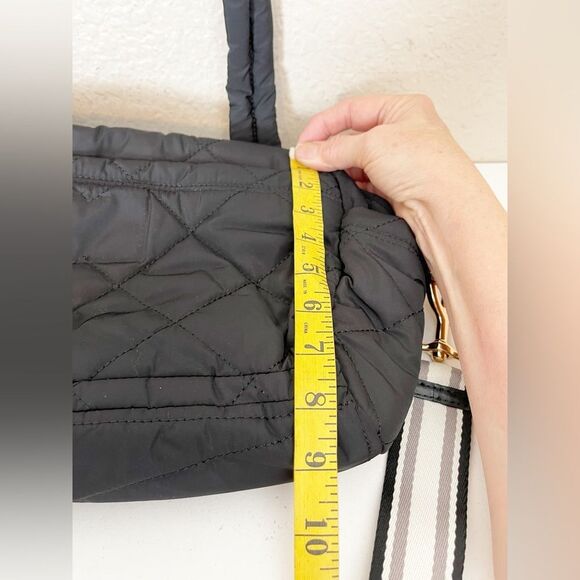 Marc Jacobs quilted puffer Travel Bag with guitar crossbody strap in black - Picture 14 of 16